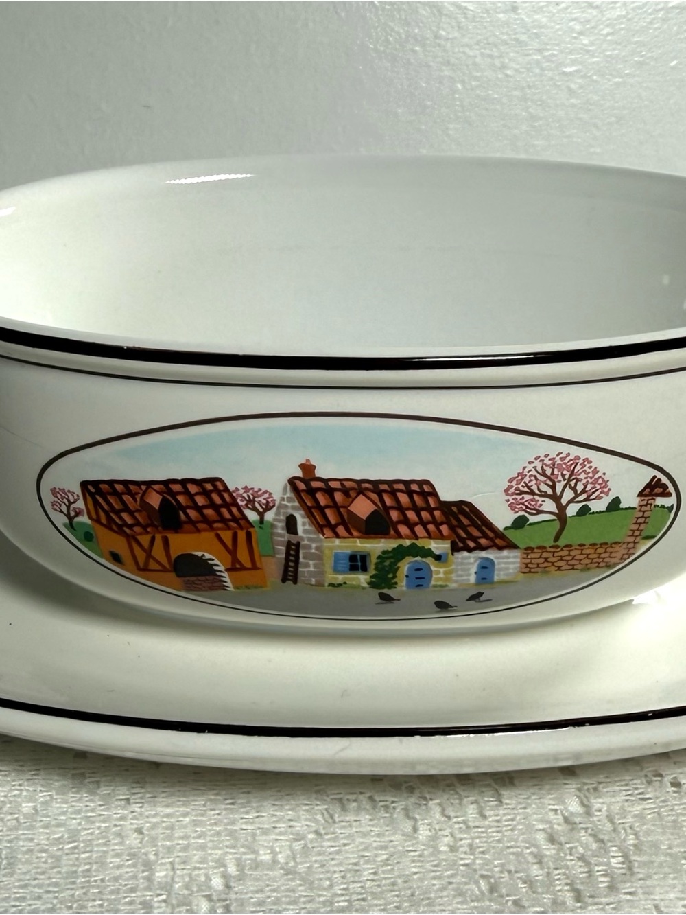Villeroy & Boch Design Naïf Gravy Bowl with Village Motif and Black Trim